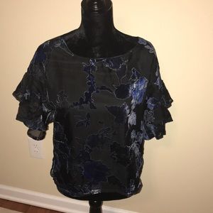 NWT Lily White Blouse